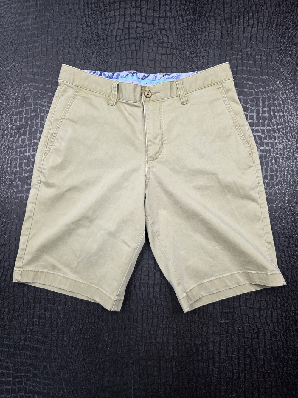 Tommy Bahama Flat Front Chino Shorts Size 30